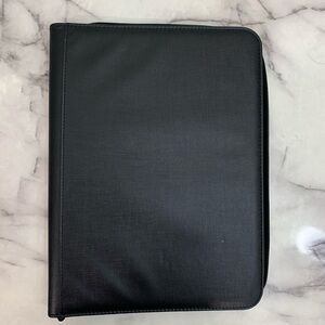 Black 9-pocket Trading Card binder with Zipper